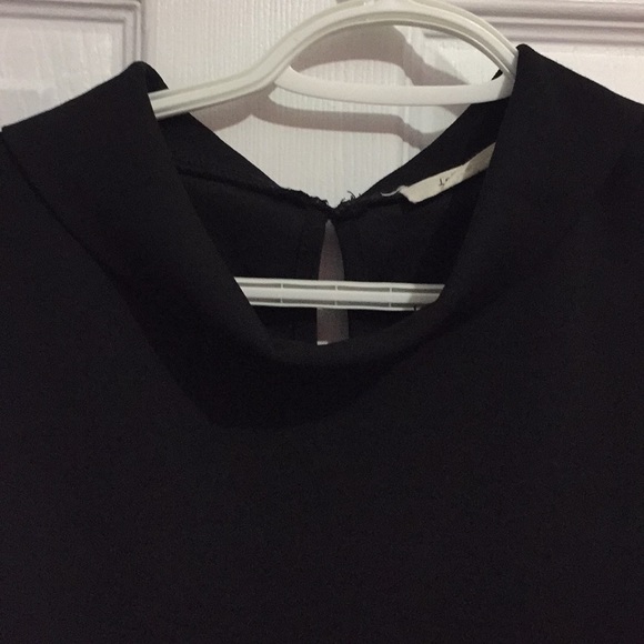 *SOLD* Cute Black Dress - Picture 4 of 6